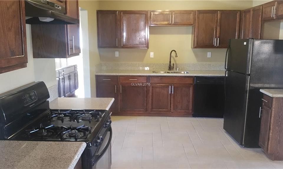 1st image of 3009 Holly Ave
