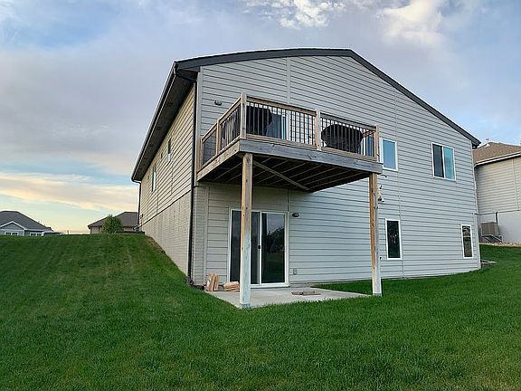 3rd image of 320 Fairway Cir