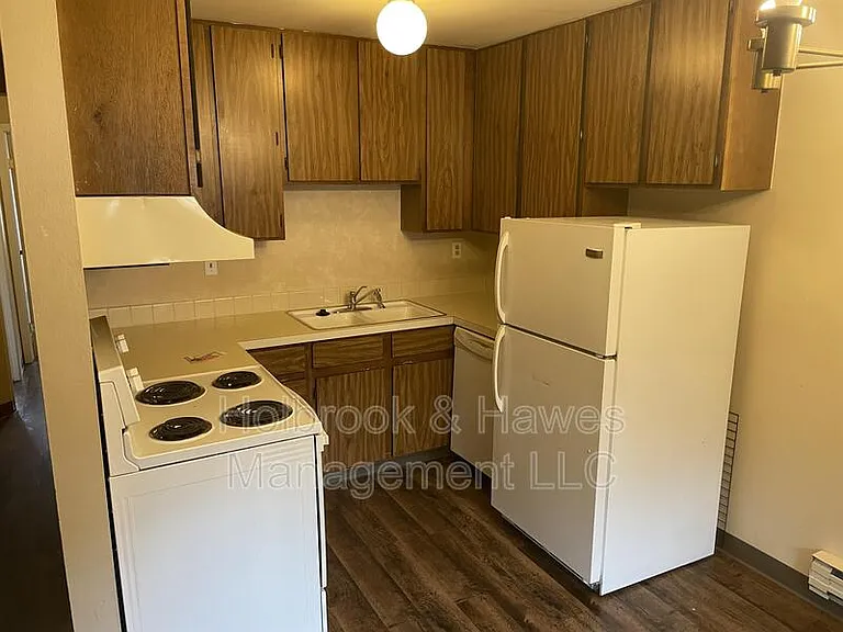 1209 W Plum St — Photo 12