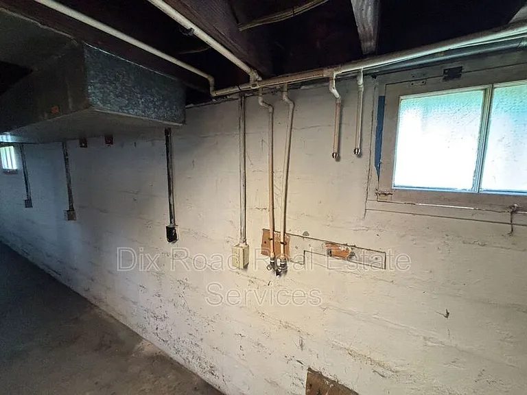 708 Webster Ave — Photo 20