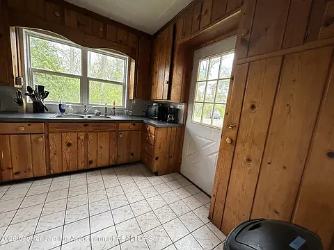 4 bed, 1.5 bath, 860 sqft, $3,200 — Photo 3
