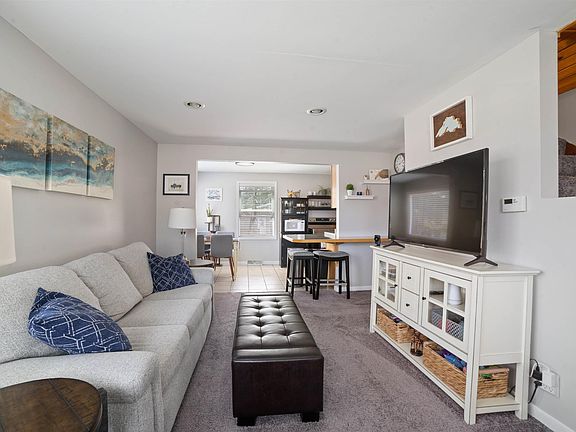 3rd image of 501 N 81st Ave W
