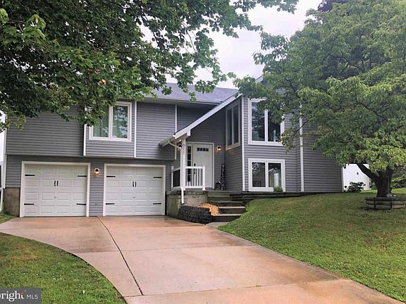 2nd image of 611 High Plain Dr