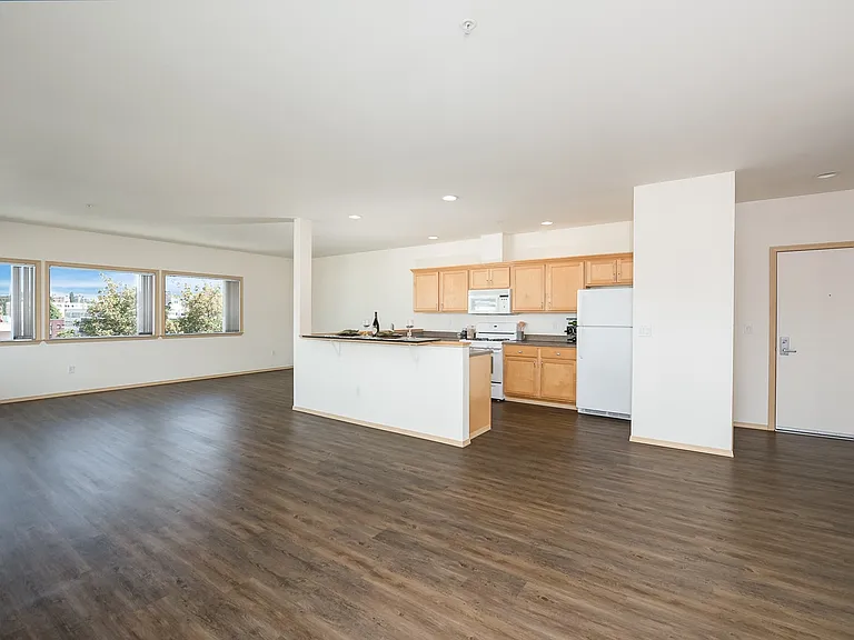 Hawthorne Apartments — Photo 9