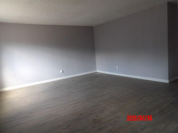 4th image of 617 E 1st St