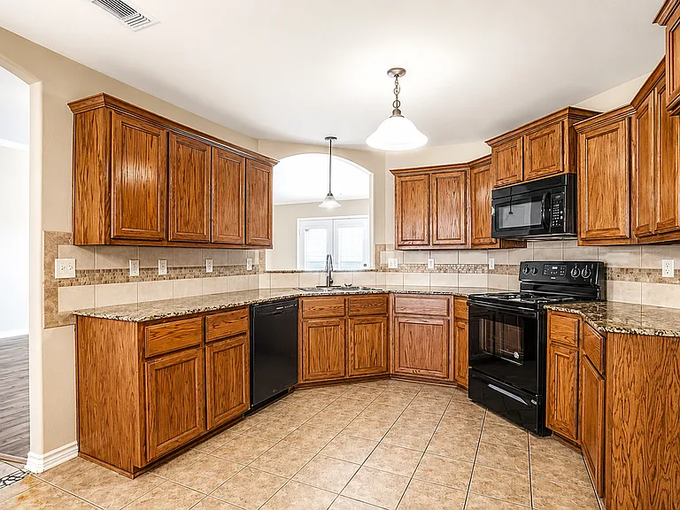 3710 Dewitt County Ct — Photo 5