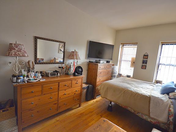 3rd image of 207 E 15th St Ofc 1