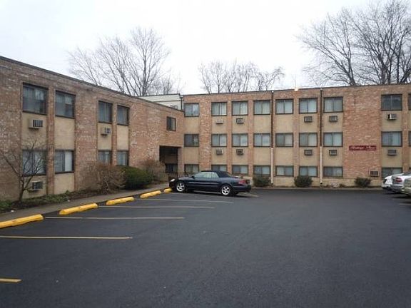 Exterior/Parking Lot