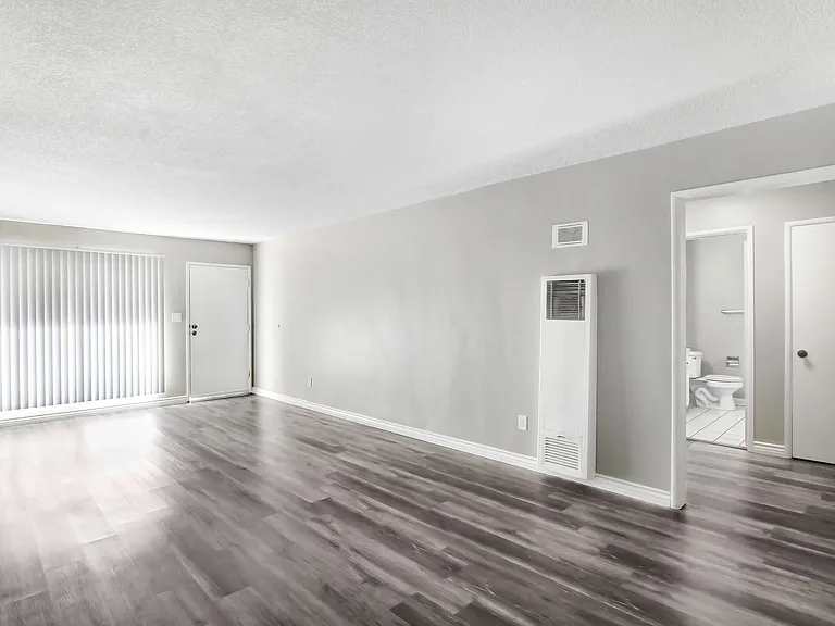 7469 Magnolia Ave. — Photo 4