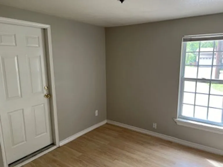 1412 Michial St — Photo 4