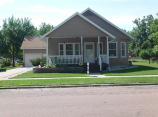 1025 E 4th Ave, Mitchell, SD 57301