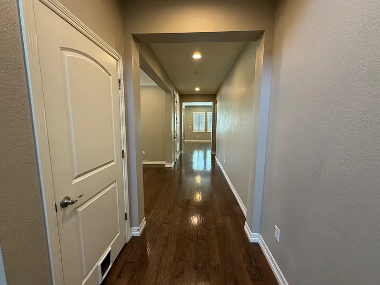 16558 Prospect Ln — Photo 8
