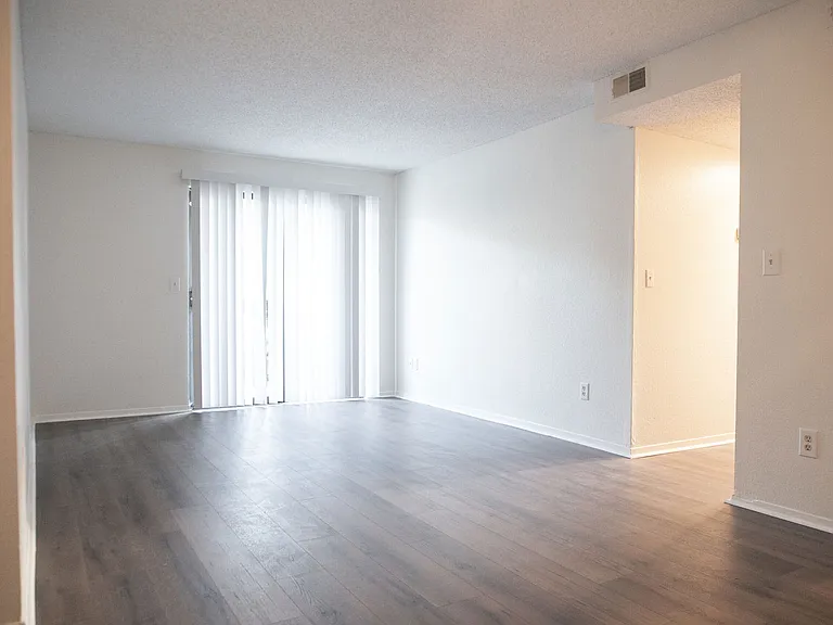 107 W Gold Coast Rd — Photo 10