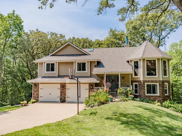 12577 Oakridge Ct, Council Bluffs, IA 51503