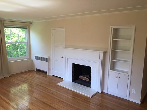 4th image of 240 E Bellevue Ave APT 7
