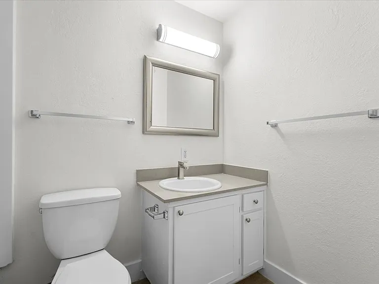 Sherwood Forest Apartments — Photo 33