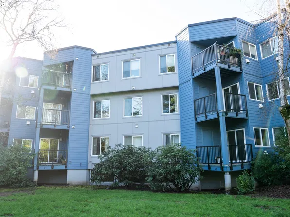 8720 SW Tualatin Rd APT 206, Tualatin, OR 97062