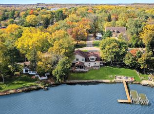 5012 W Lake Shore Dr, Wonder Lake, IL 60097