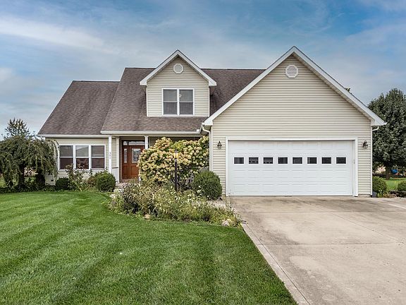 3rd image of 351 Seville Dr
