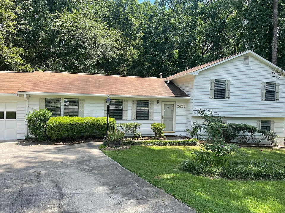 2423 Falcon Ct