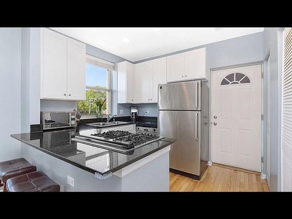 3rd image of 3839 N Western Ave Unit 302