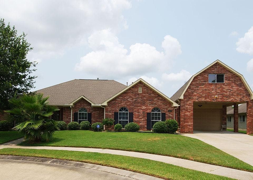 1st image of 421 Primrose Ln