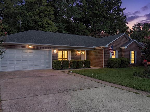 2nd image of 2611 Henson Pl