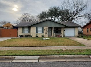 203 SW Murphy Rd, Burleson, TX 76028