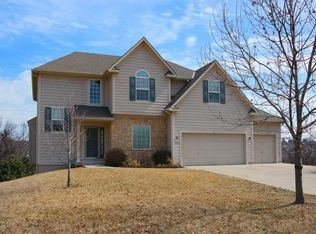 860 S Persimmon Dr, Olathe, KS 66061