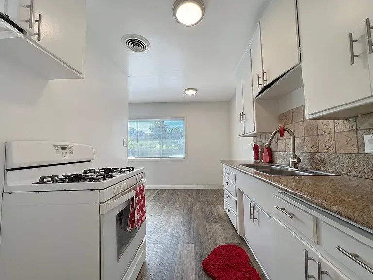 2515 Olive Ave — Photo 4