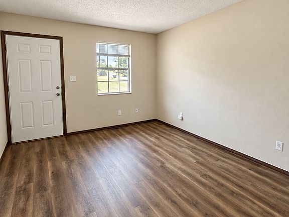3rd image of 2220 N Pierce Ave APT A