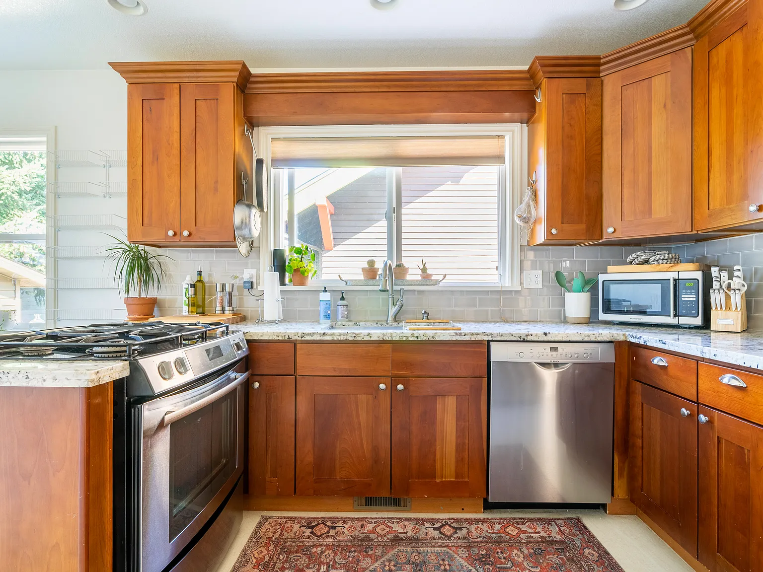 3 bed, 2700 sqft, $4,995 — Photo 4