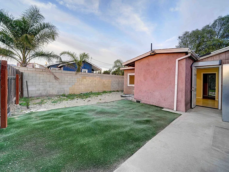 8940 Live Oak Ave #B — Photo 17