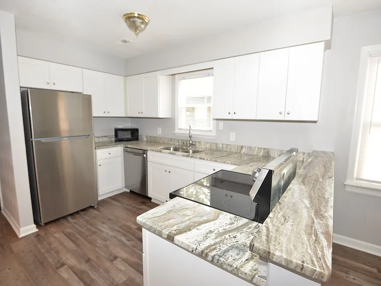 1227 W 41st St — Photo 5