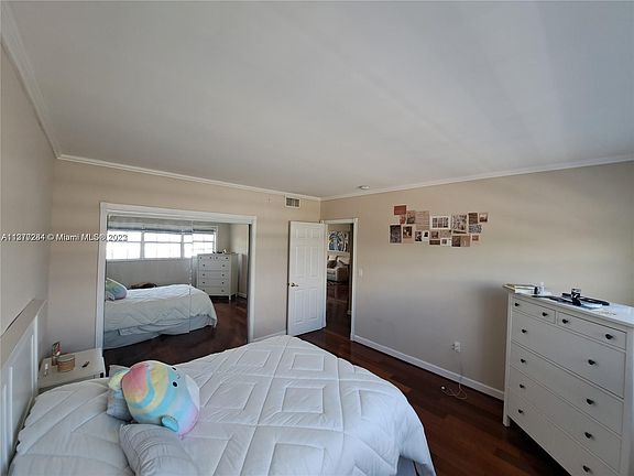 5th image of 462 Golden Isles Dr APT 305