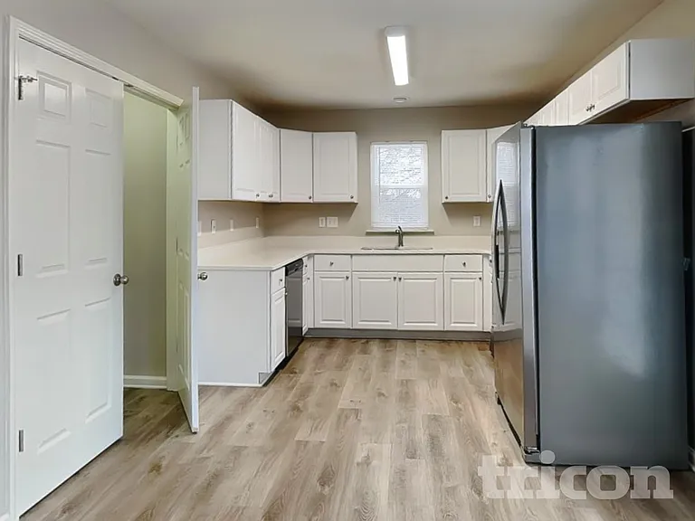 4900 Valley Trail Ct — Photo 6