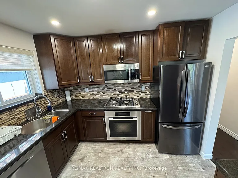 93 Aurora Heights Dr — Photo 6