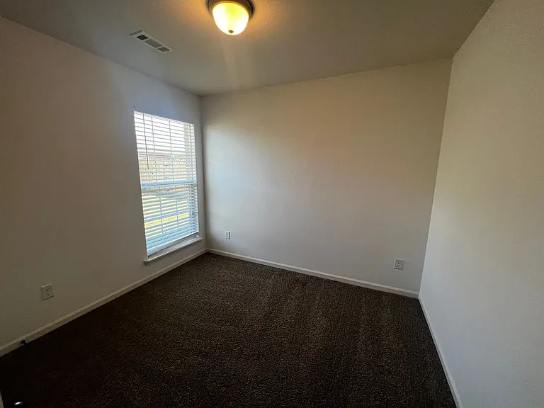 102 Anita Plz — Photo 10