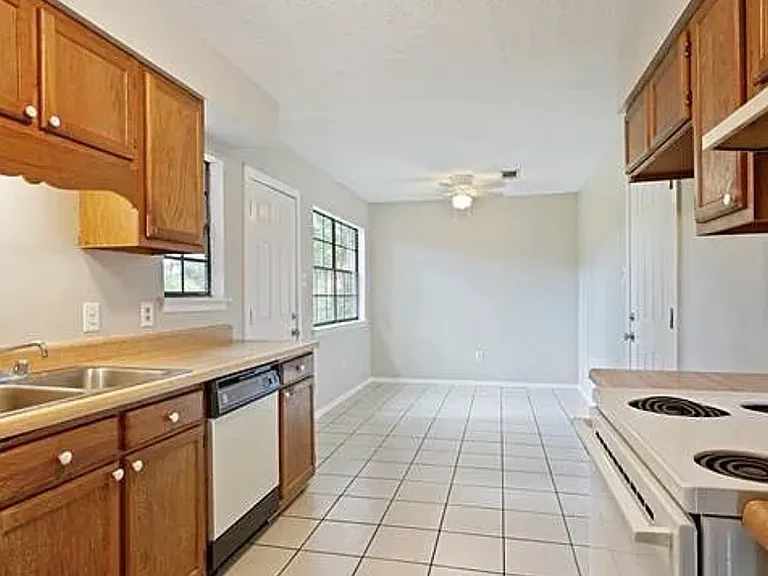 18173 Holly Ridge Dr — Photo 5