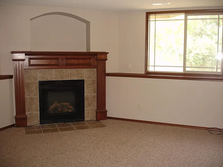 513 E Minneha Ave — Photo 9