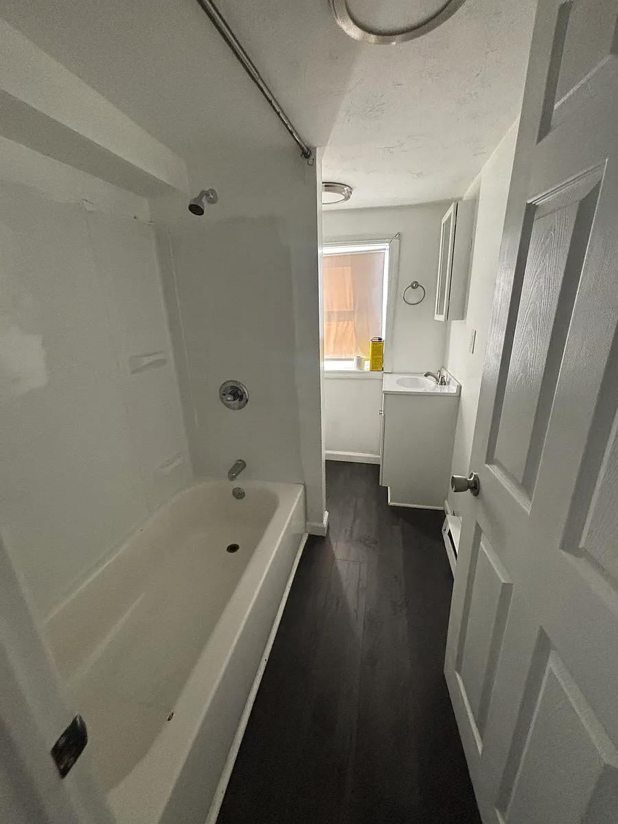 Building Photo - 20 Crosby St #B