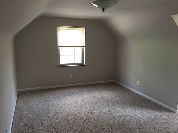 3rd image of 3046 Elmwood Dr
