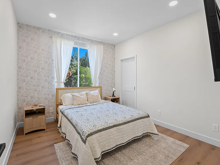 1075 Garfield Ave — Photo 19