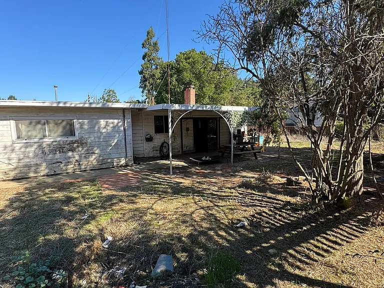 18206 Crest Ave — Photo 2