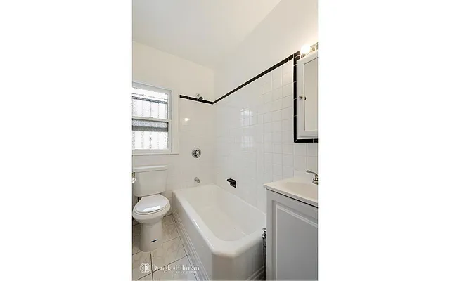 Rented by Evergreen Apartments BK | media 9