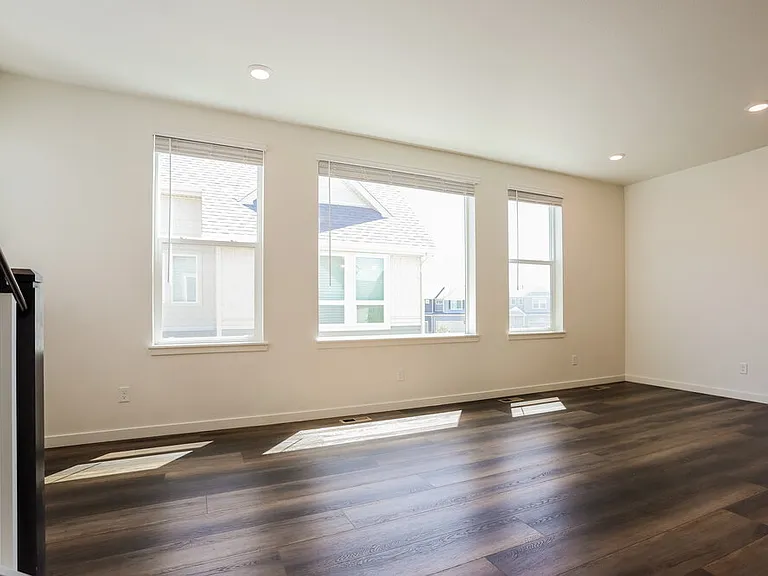 18601 E 47th Pl — Photo 7