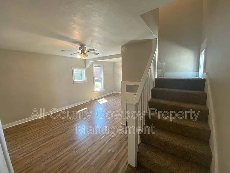 510 E Lewis St — Photo 9