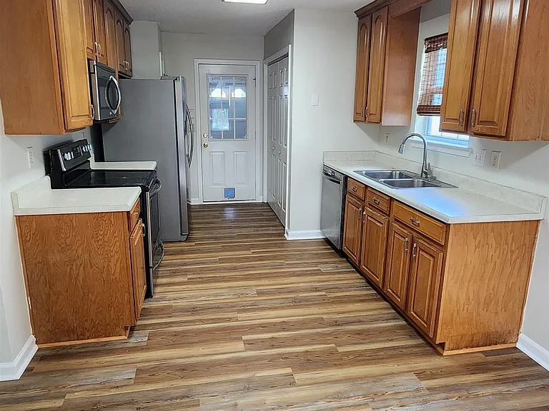 194 Tyson Glen Dr — Photo 5
