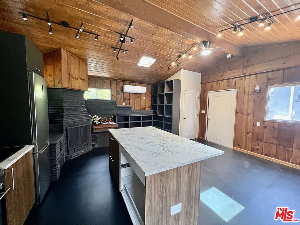 Studio, $3,000 — Photo 4