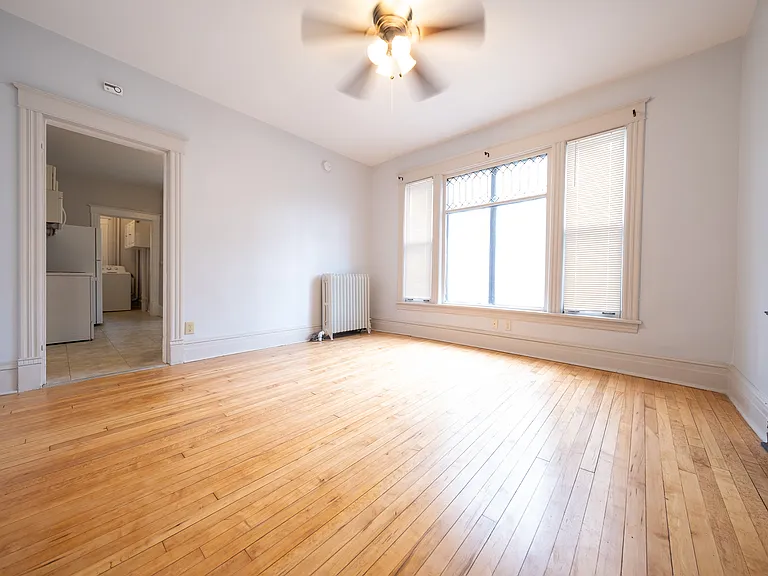 918 E 17th St #1 — Photo 5